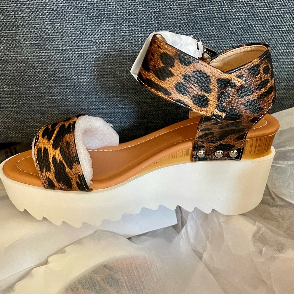 NEW Leopard strap sandals/white wedge